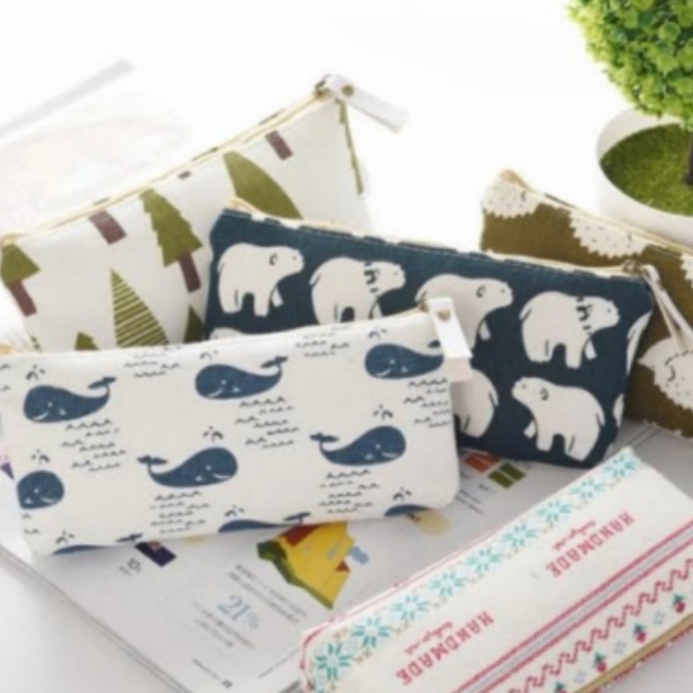 Stylish Whale & Bear Printed Cosmetic Bag - Navy & White